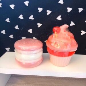 Macaroons and cupcake containers